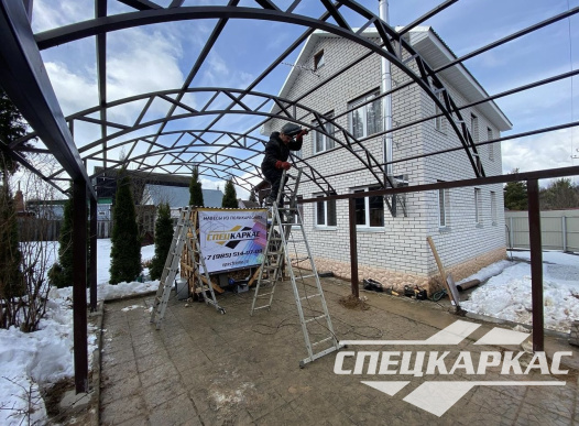 Навес из поликарбоната для автомобилей на даче №42 - фото 1378