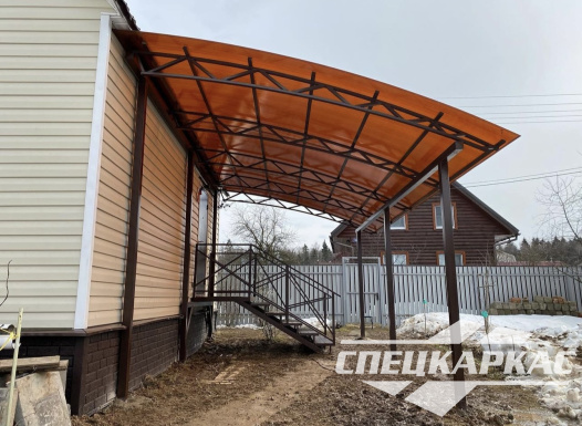 Навес из поликарбонта к дому | Примыкающий навес из поликарбоната над входом в дом №41 - фото 1373
