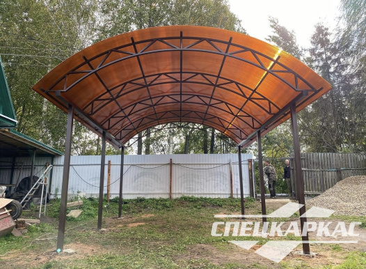 Простой навес для машины из поликарбоната №90 - фото 1851