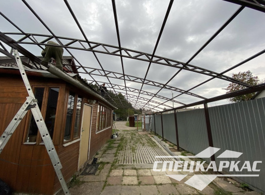Односкатный навес из поликарбоната для автомобилей №95 - фото 1905