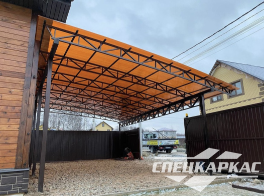 Навес из поликарбоната к дому для парковки автомобилей №9 - фото 1056