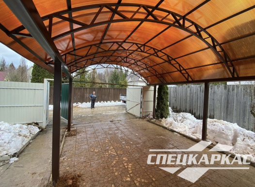 Навес из поликарбоната для автомобилей на даче №42 - фото 1383