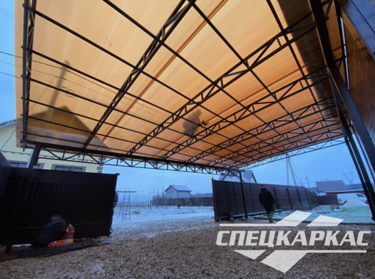 Навес из поликарбоната к дому для парковки автомобилей №9 - фото 1060