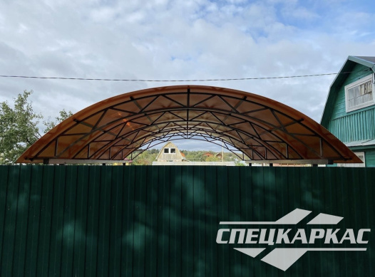 Простой навес для машины из поликарбоната №90 - фото 1860