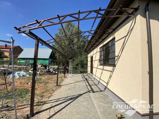 Навес из поликарбоната к дому для террасы №80 - фото 4